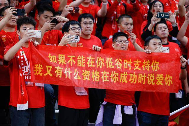 山东男篮休赛期续约圆满完成，核心阵容稳固新赛季前景可期